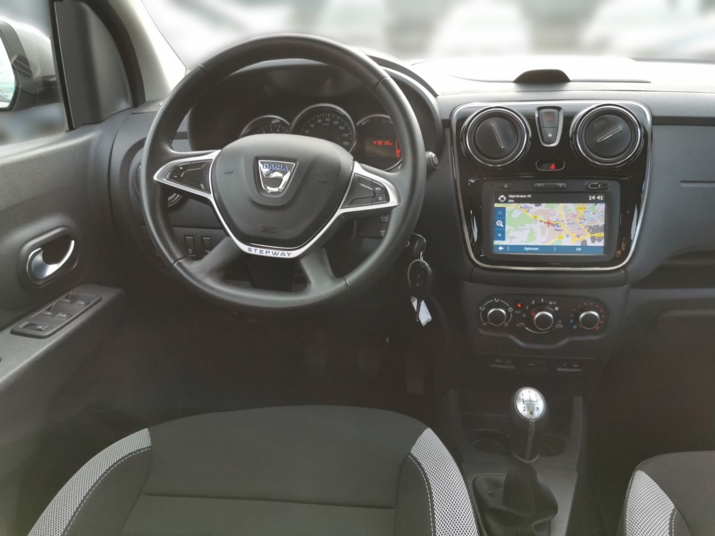 Fahrzeugabbildung Dacia Lodgy Stepway 1.6 SCe100 Navi SHZ Kamera 7-Sitze