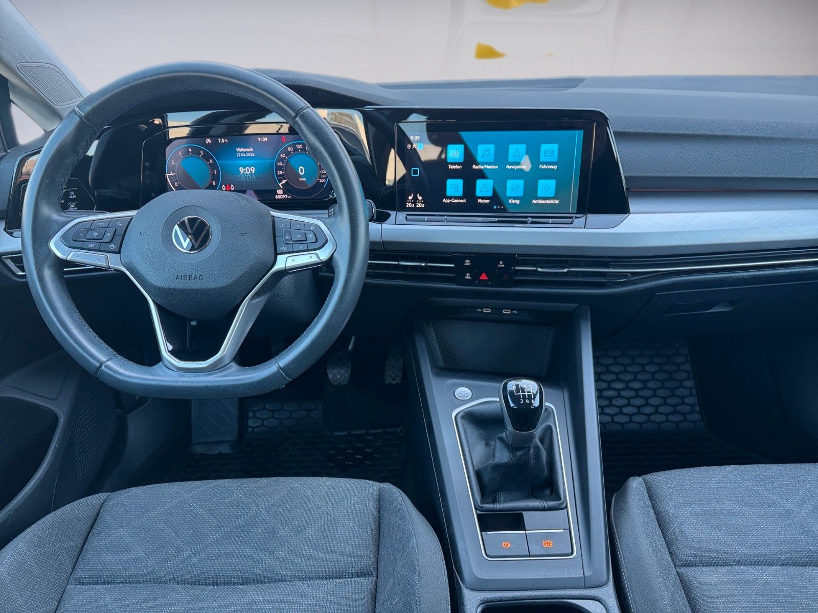 Fahrzeugabbildung Volkswagen Golf VIII Lim. Life 1.0 TSI