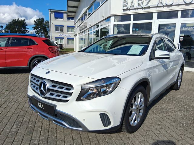 MERCEDES-BENZ GLA 220 4Matic Pano AHK SHZG Navi PDC Keyless Go