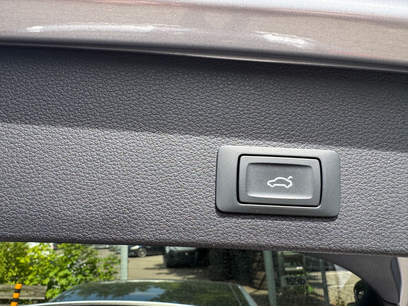 Fahrzeugabbildung Audi Q2 40 TFSI quattro S Line Leder+Navi+Panorama+LE