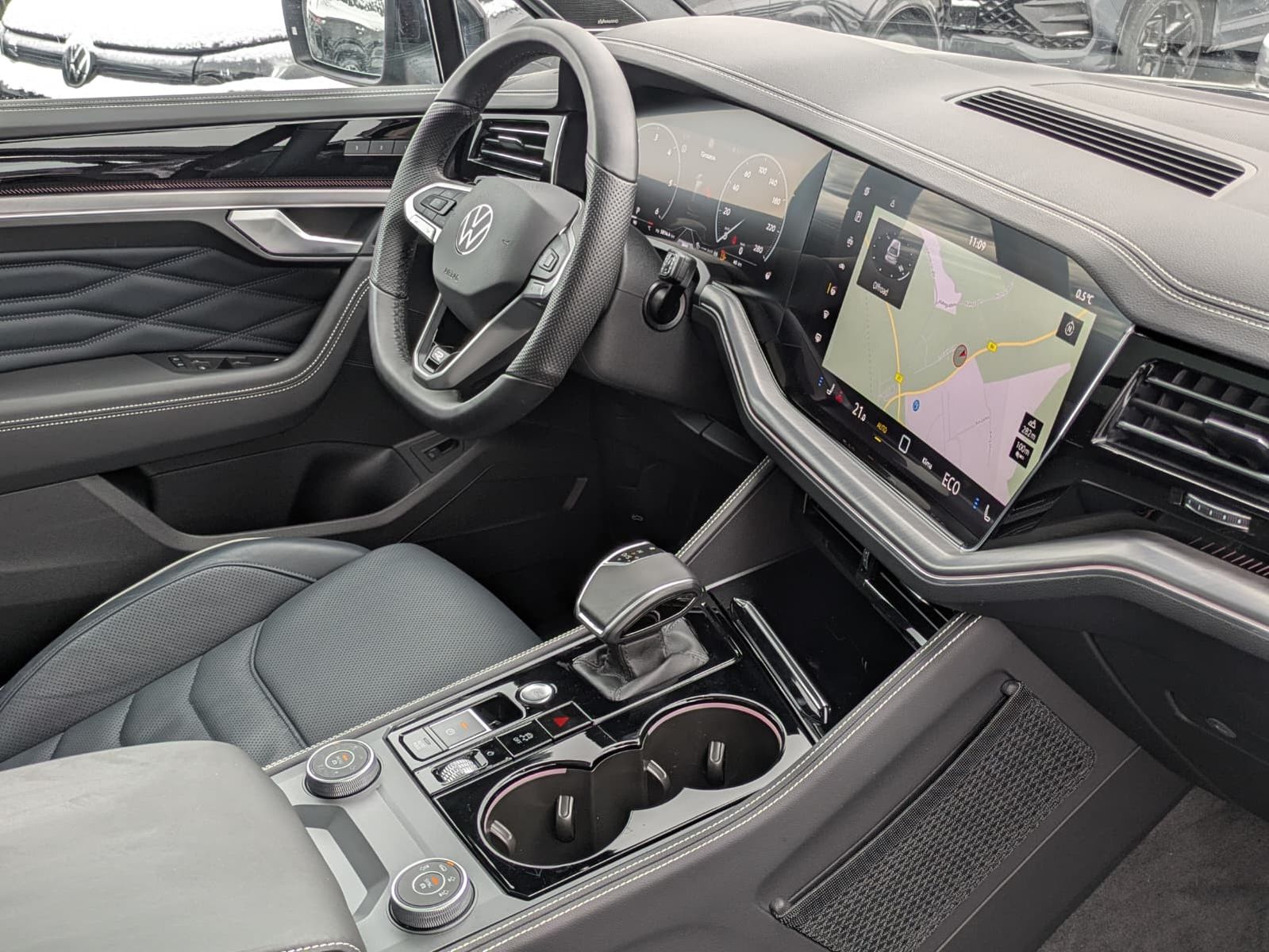 Fahrzeugabbildung Volkswagen Touareg 3.0TDI 4M R-Line VOLL Black 22" UPE 114T