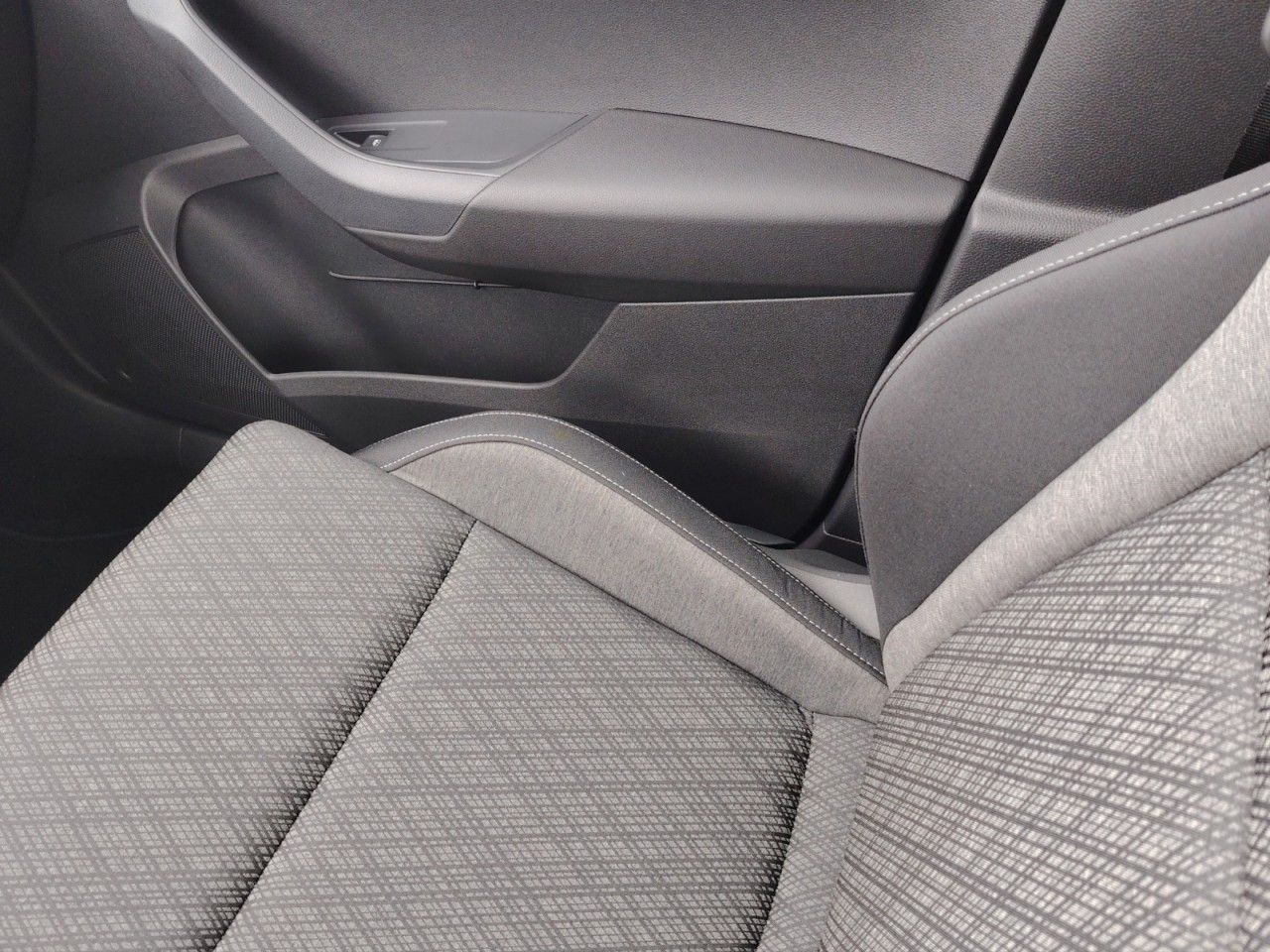 SKODA Karoq Selection Style TSI DSG – 5 Jahre Garantie - Bild 18