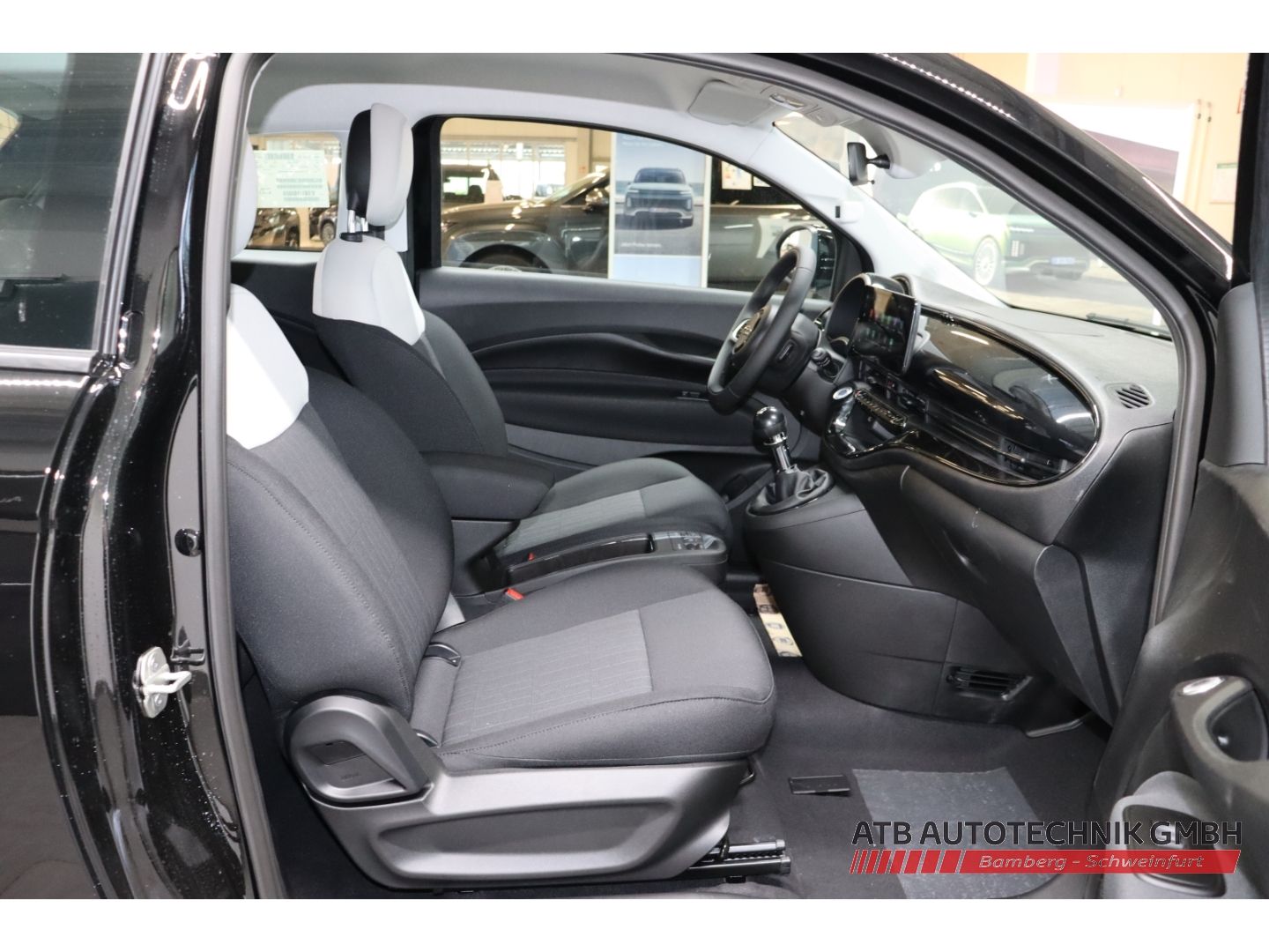 Fahrzeugabbildung Fiat 500 ICON + Komfortpaket Hybrid 1.0l PDC Rückfahr