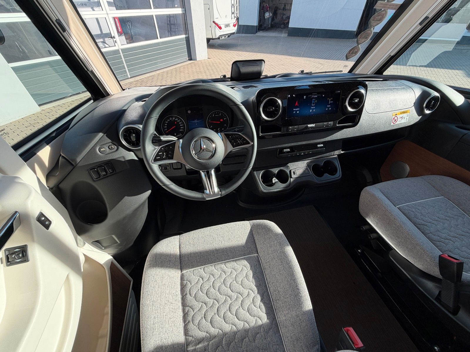 Fahrzeugabbildung Carthago C2-tourer I 143 KB-LE comfort Mercedes