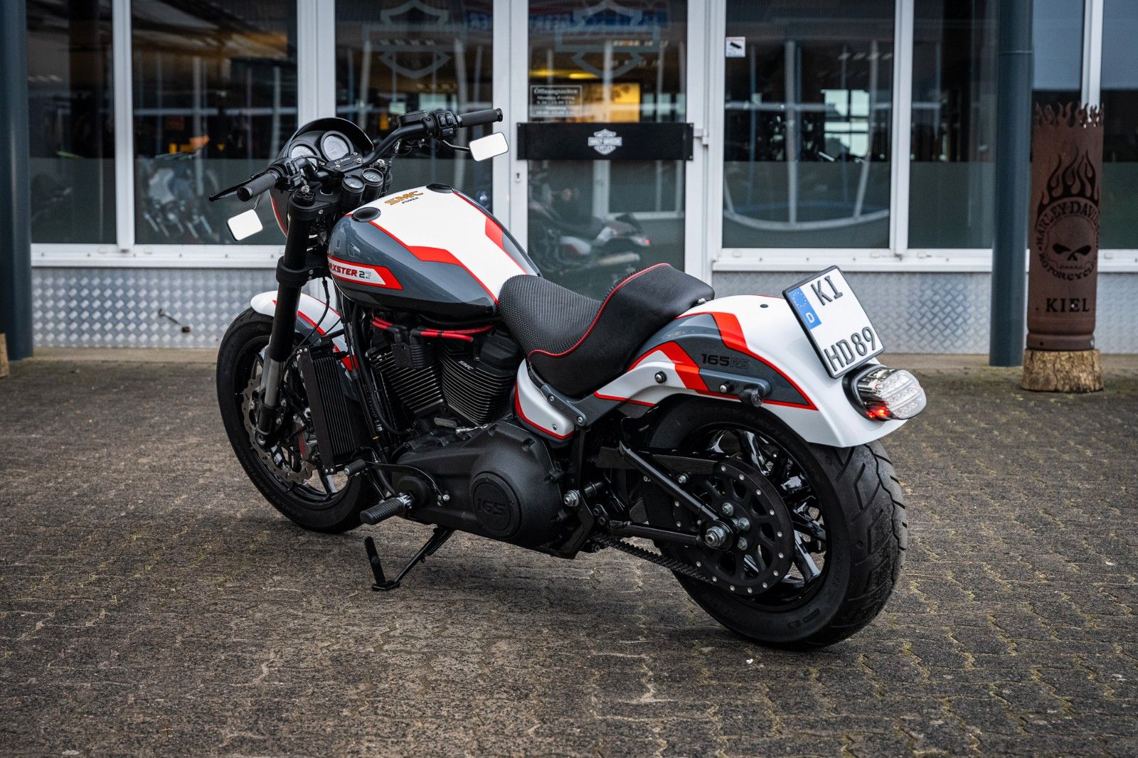 Fahrzeugabbildung Harley-Davidson TORXSTER FXLRS LOW RIDER S 165 cui  SERIEN NR. 1