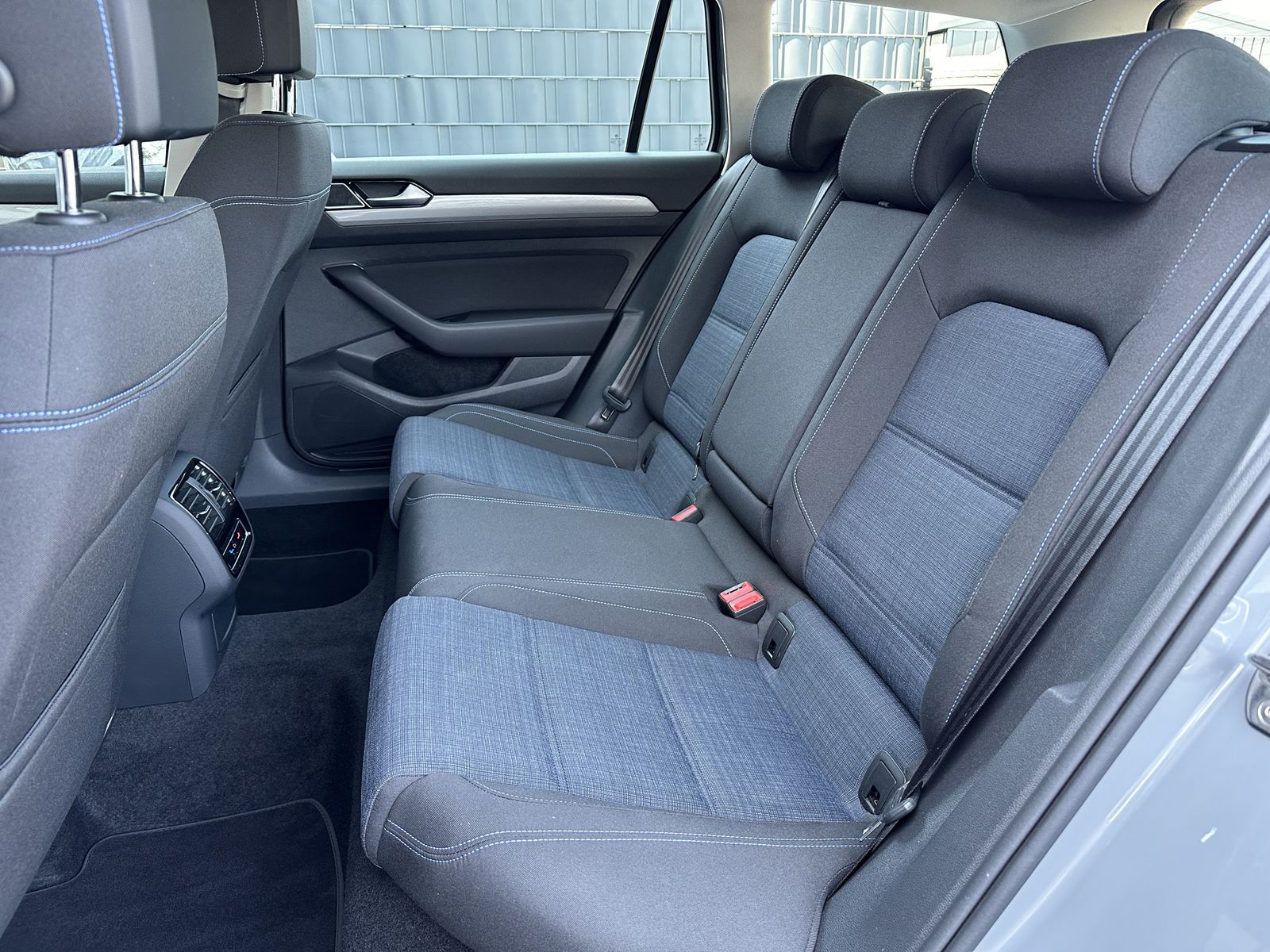 Fahrzeugabbildung Volkswagen Passat Variant 1.4 TSI DSG GTE NAV+LED+KAM+VC+PP