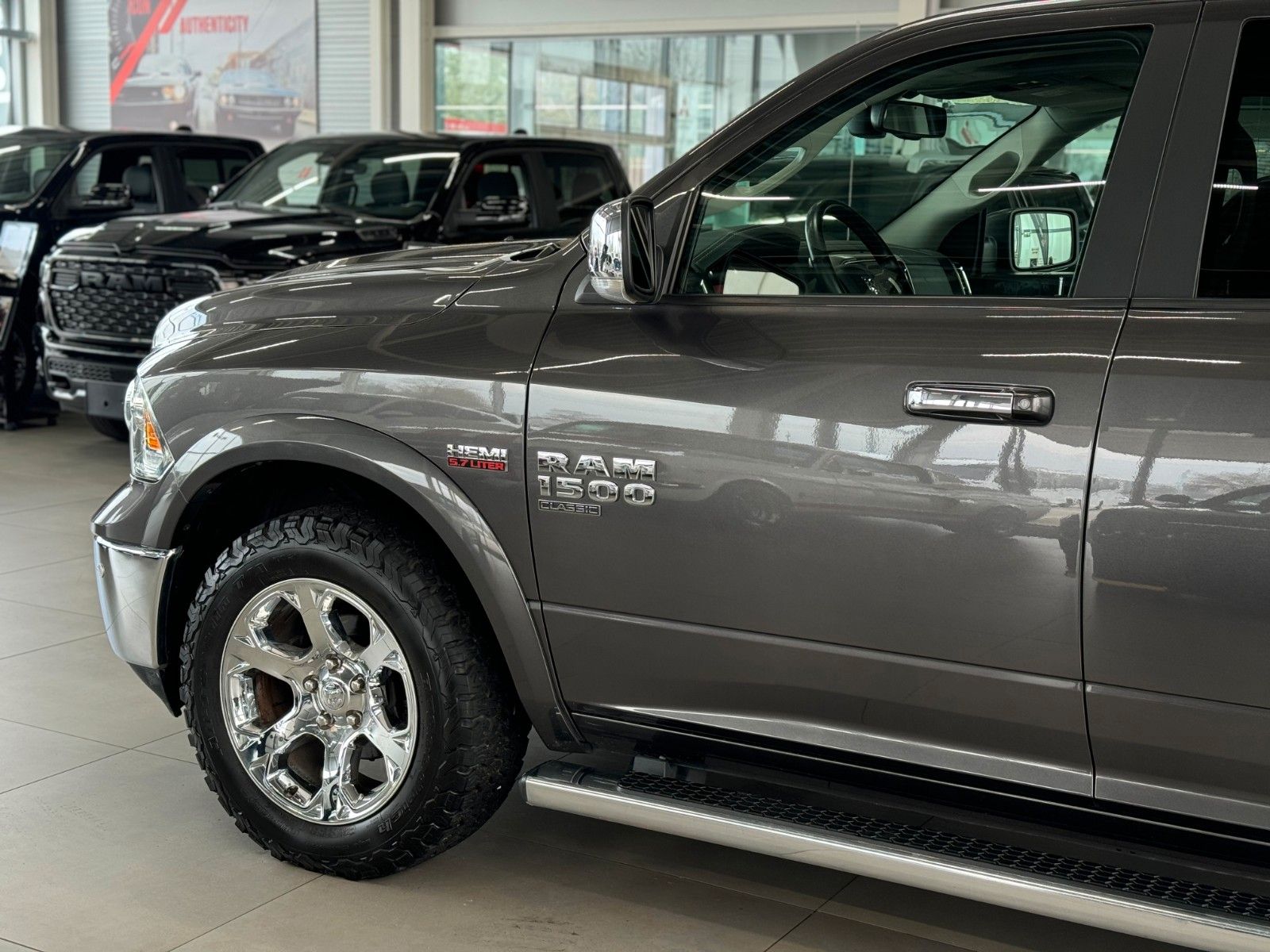 Fahrzeugabbildung Dodge RAM 1500 Laramie Classic  "LPG  AHK  Leder"