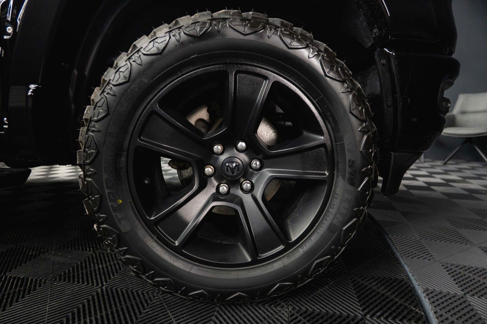 Fahrzeugabbildung Dodge RAM 5.7 V8 HEMI 4x4 BLACK EDITION Longbed 19%