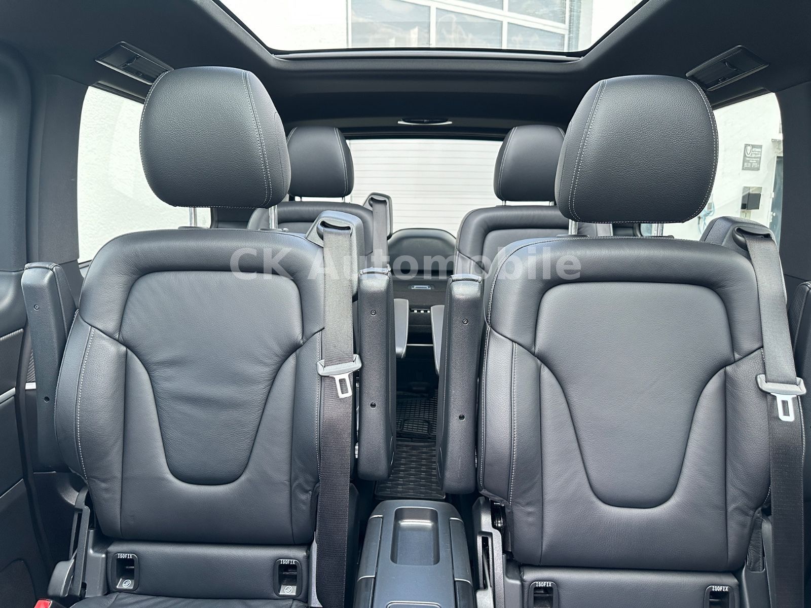 Fahrzeugabbildung Mercedes-Benz V 300d 4 Matic AVANTGARDE AMG-Line/6 Sitze/Pano