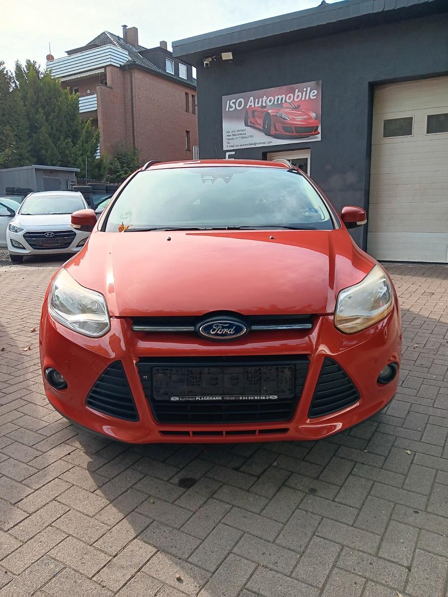 Ford Focus 2011 — вигляд ззаду