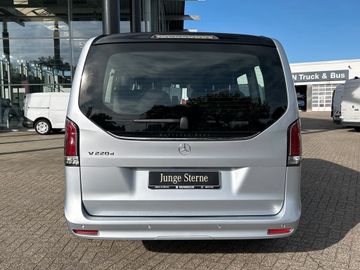 Mercedes V 220 - 4