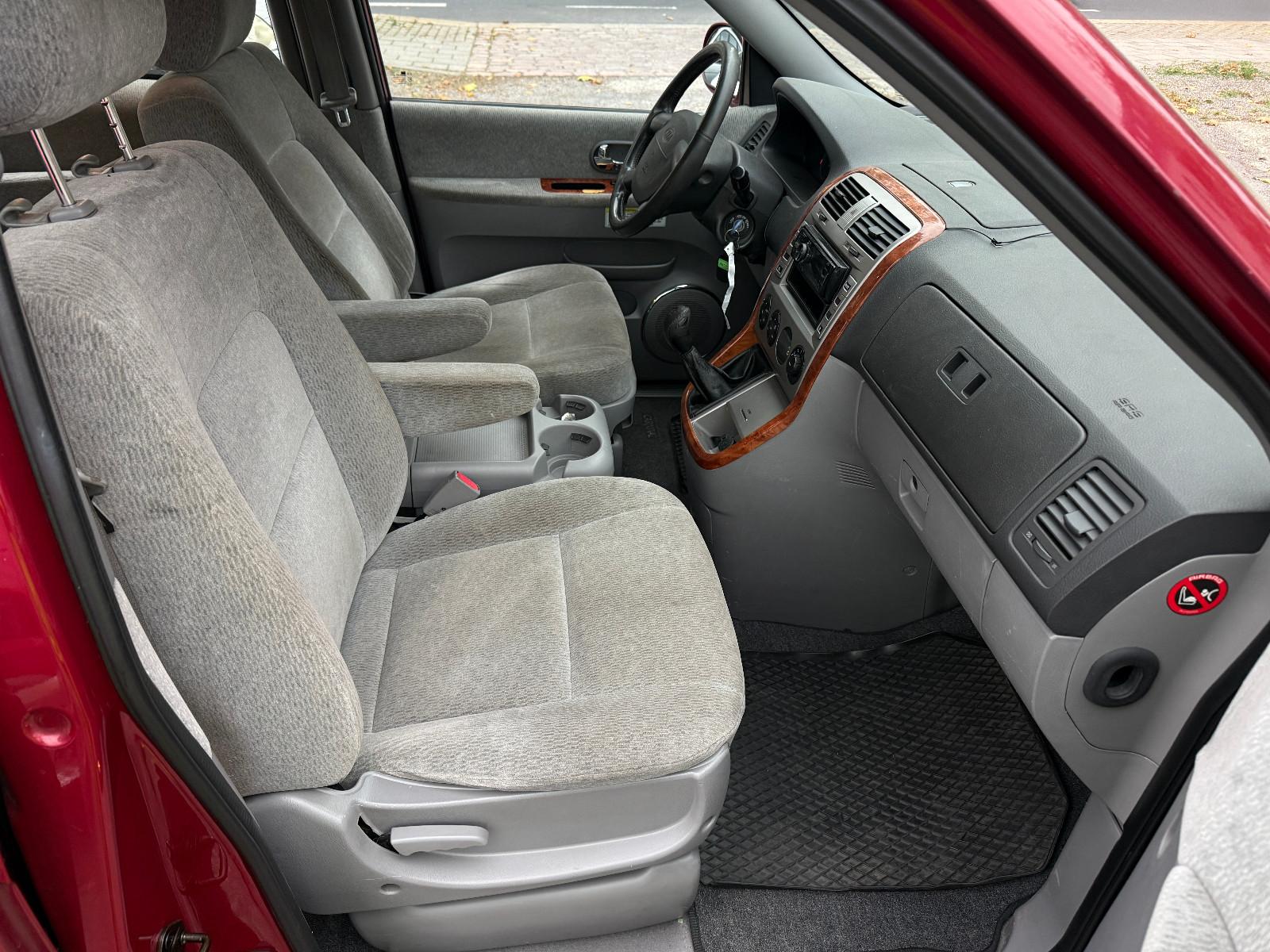 Kia Carnival 2006 — photo 13