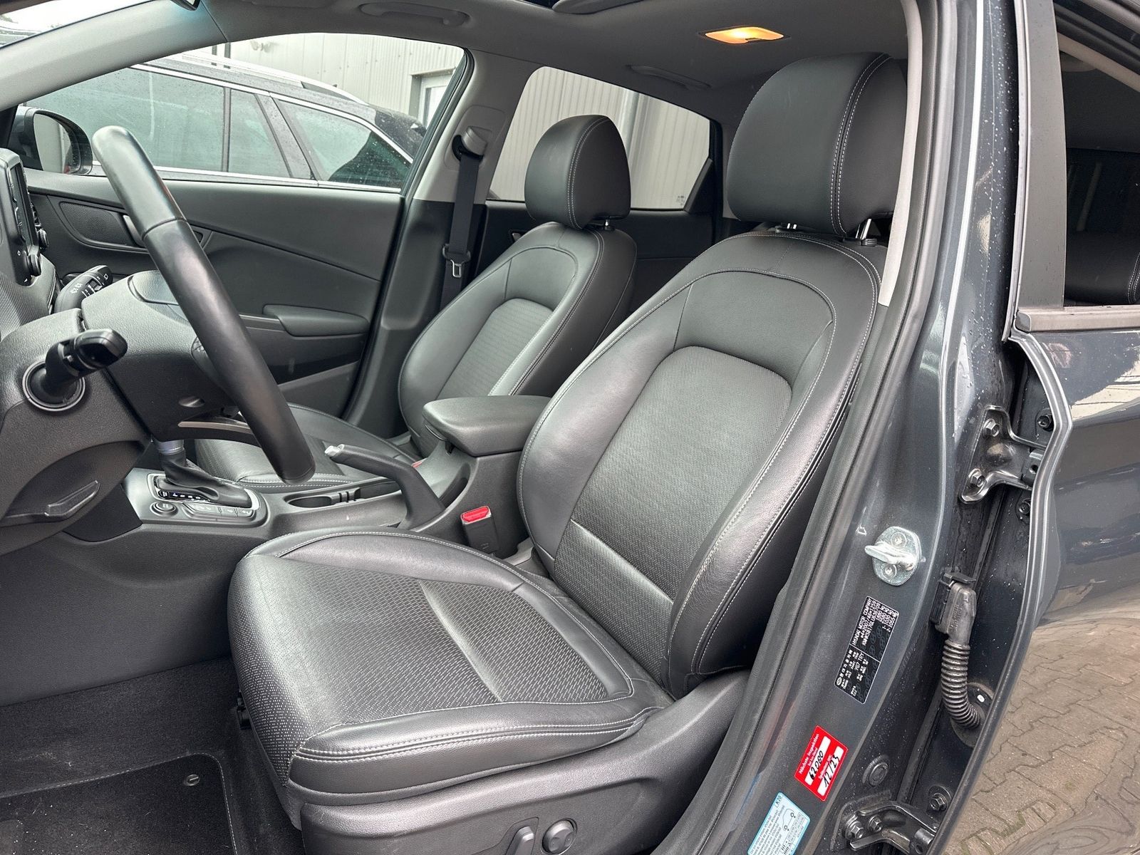 Fahrzeugabbildung Hyundai KONA 1.6 CRDi DCT NAV+LED+AHK+HEADUP+KAM