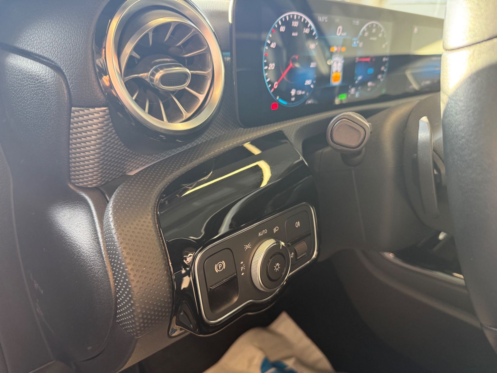 Fahrzeugabbildung Mercedes-Benz A 250 e Progressive DAB Licht- u. Sicht-Paket