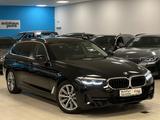 BMW 520d Aut/Navi/HUD/ParkAss/SportSitze/Harman