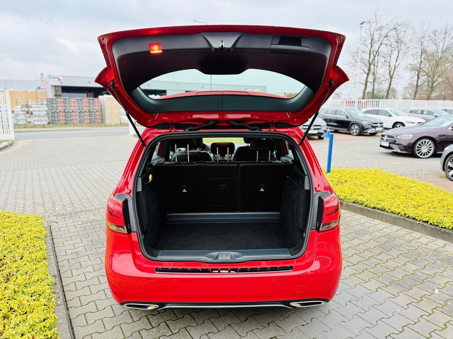 Fahrzeugabbildung Mercedes-Benz B 180 d URBAN, Tempomat, Kindersitze, PTS, SHZ,