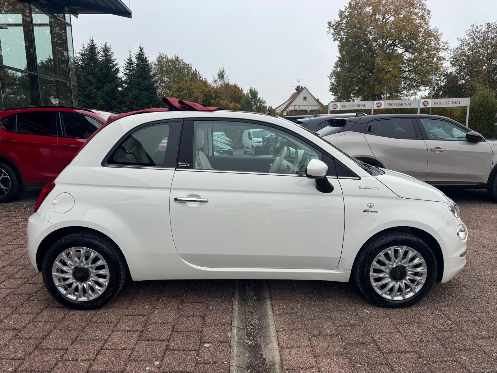Fahrzeugabbildung Fiat 500C DOLCEVITA 51kW (70PS) KLIMAAUT. CARPLAY