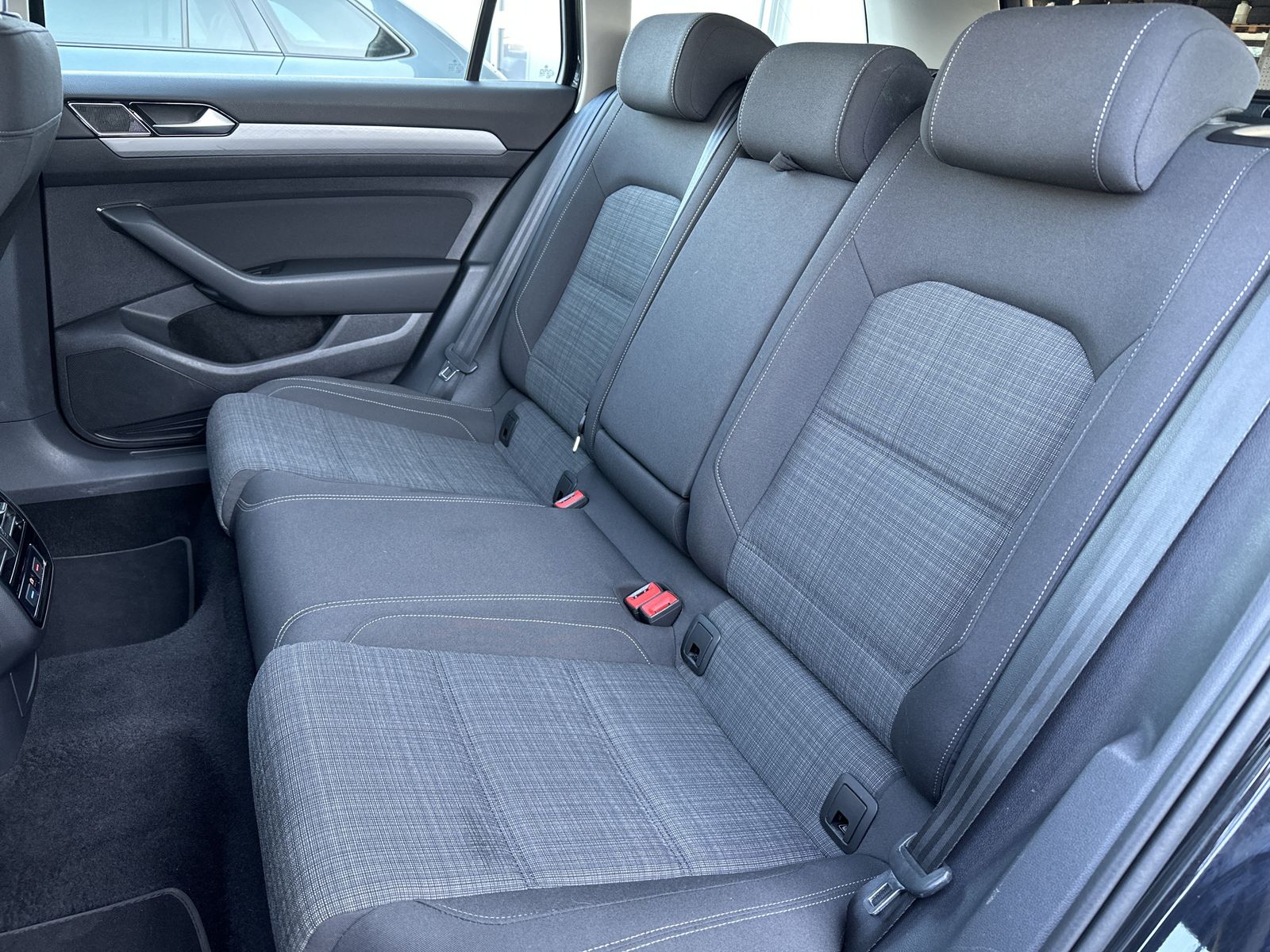 Fahrzeugabbildung Volkswagen Passat Variant 2.0 TDI DSG Business NAV+LED+ACC