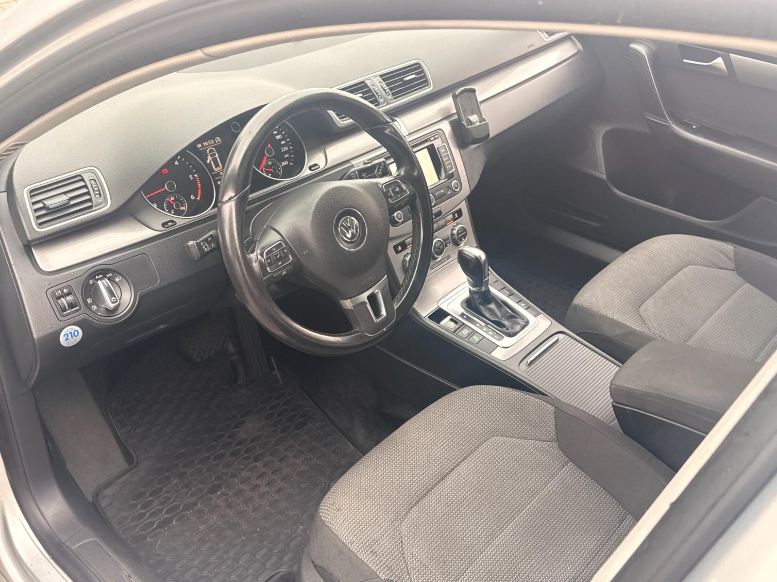 Volkswagen Passat 2012 — photo 42