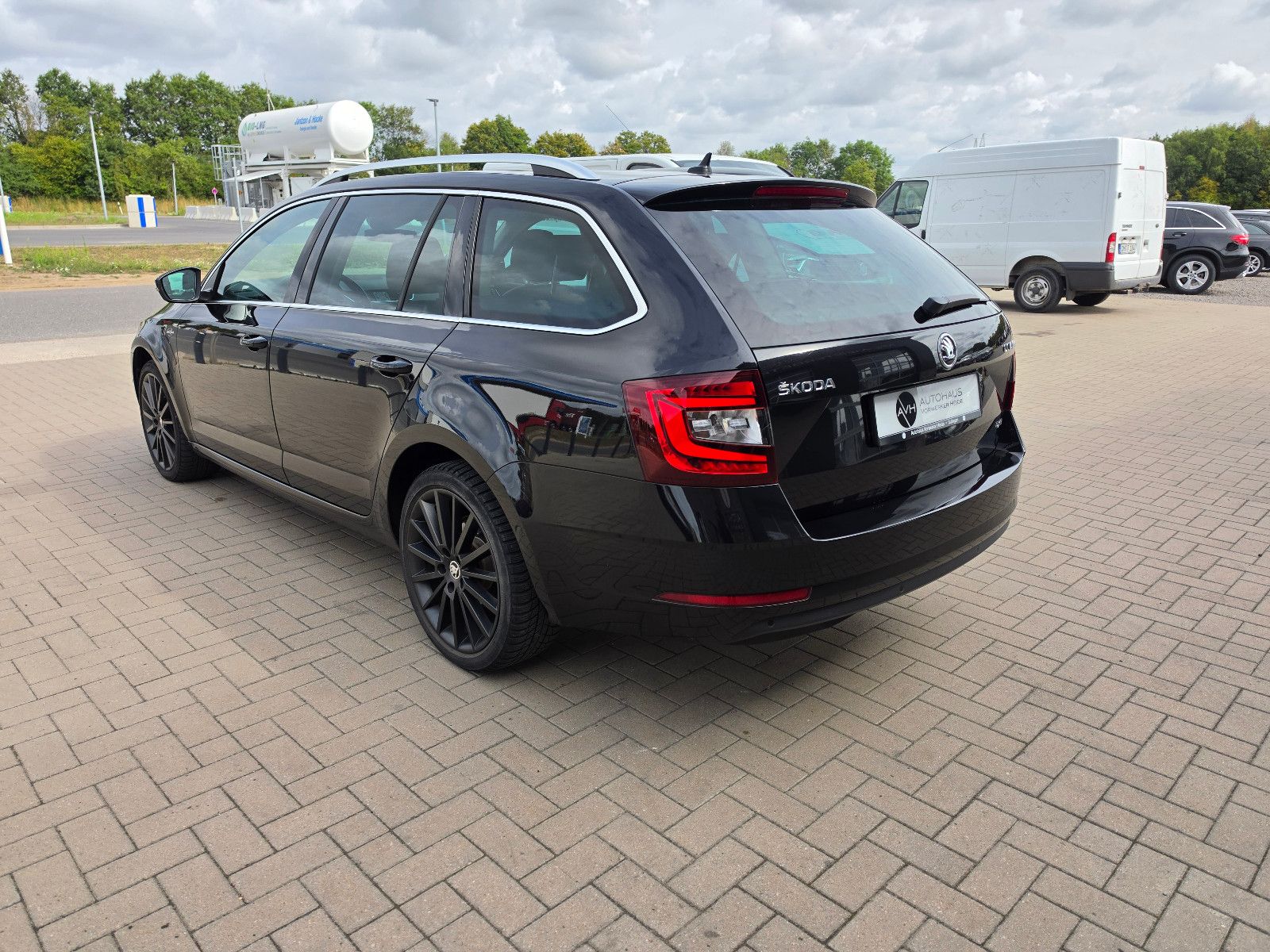 Skoda Octavia 2.0 L&K 4x4 TÜV Neu/Scheckh./LED/Pano. foto 8