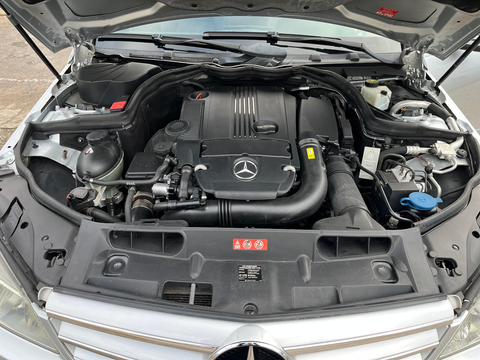 Mercedes-Benz C180 2010 — photo 11