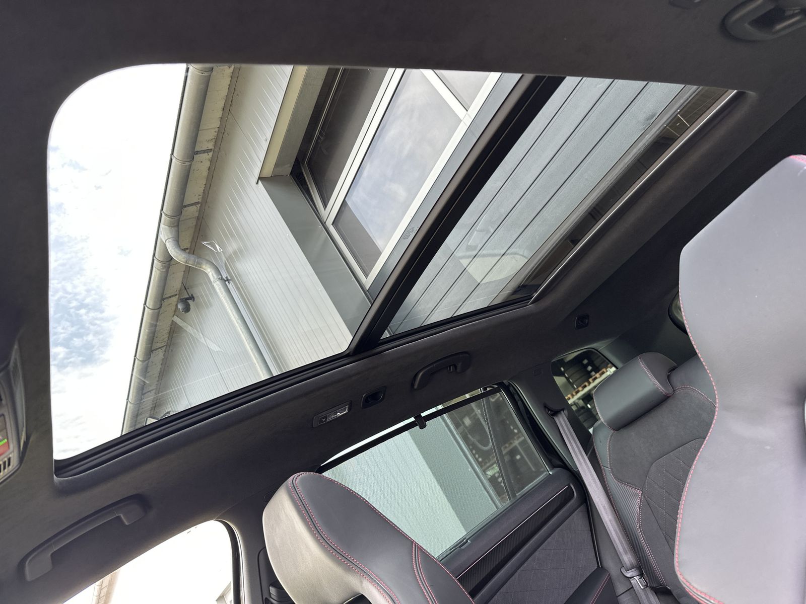 Fahrzeugabbildung SKODA Kodiaq 4x4 RS NAV+MATRIX+AHK+ACC+KAM+PANO+20ZOLL