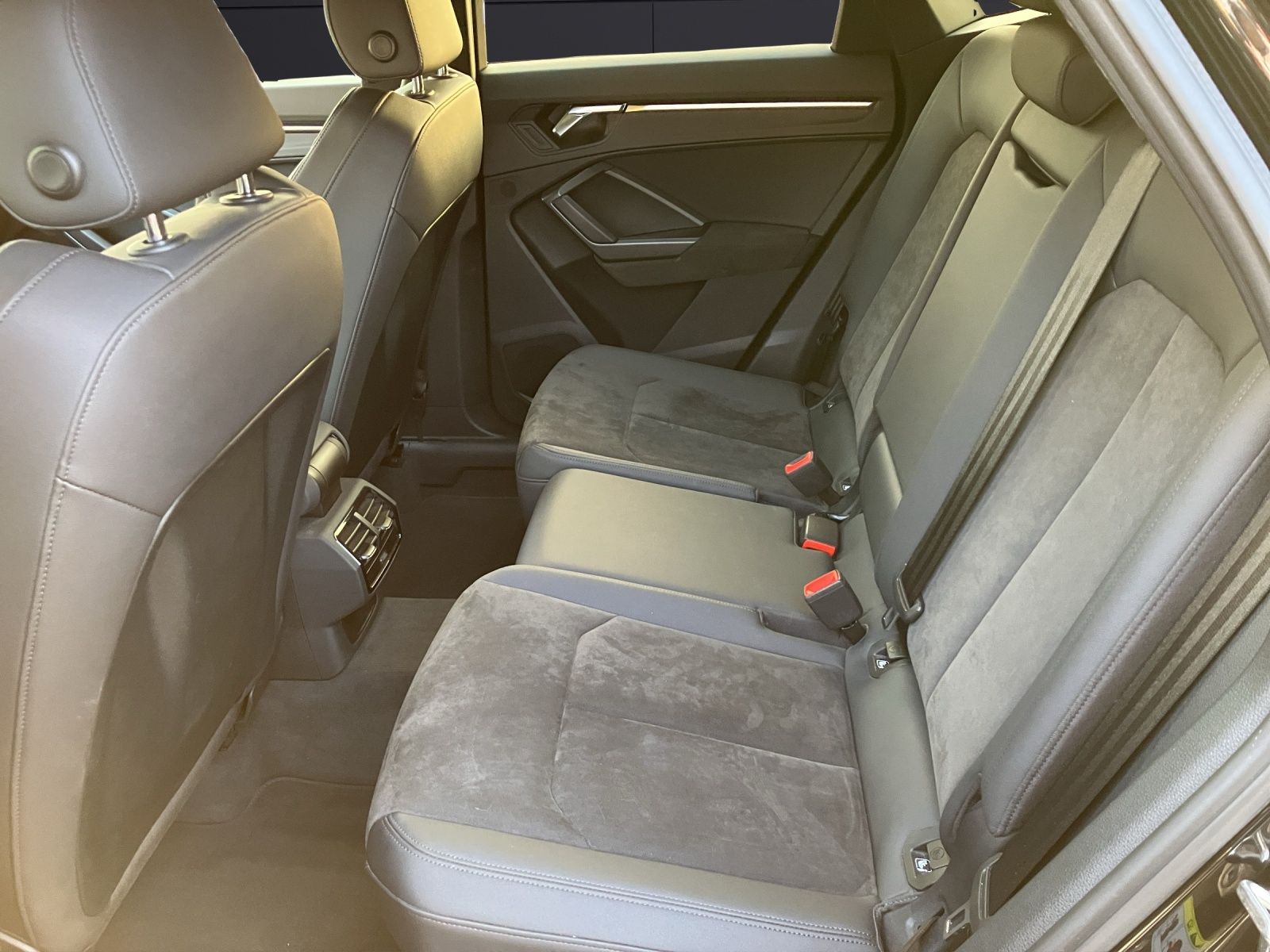 Fahrzeugabbildung Audi RS Q3 Sportback 2.5 TFSI quattro Matrix AHK AVC