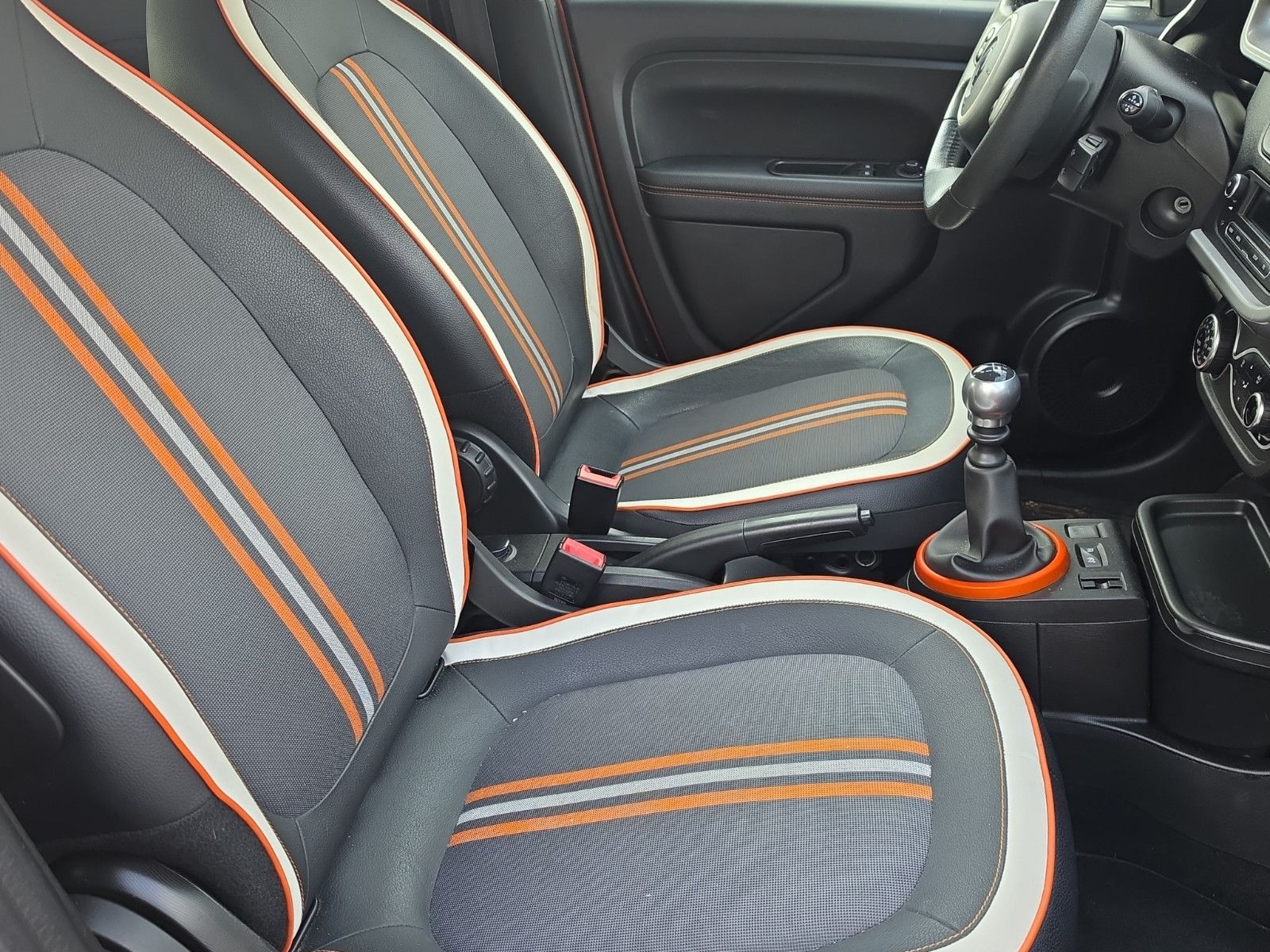 Fahrzeugabbildung Renault Twingo GT Tempomat SHZ PDC TÜV NEU