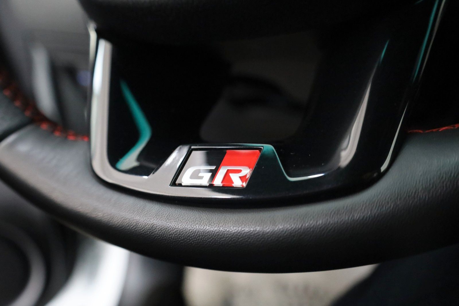 Fahrzeugabbildung Toyota Hilux 2.8 D-4D GR Sport,Alcantara,ACC,Rollo, AHK