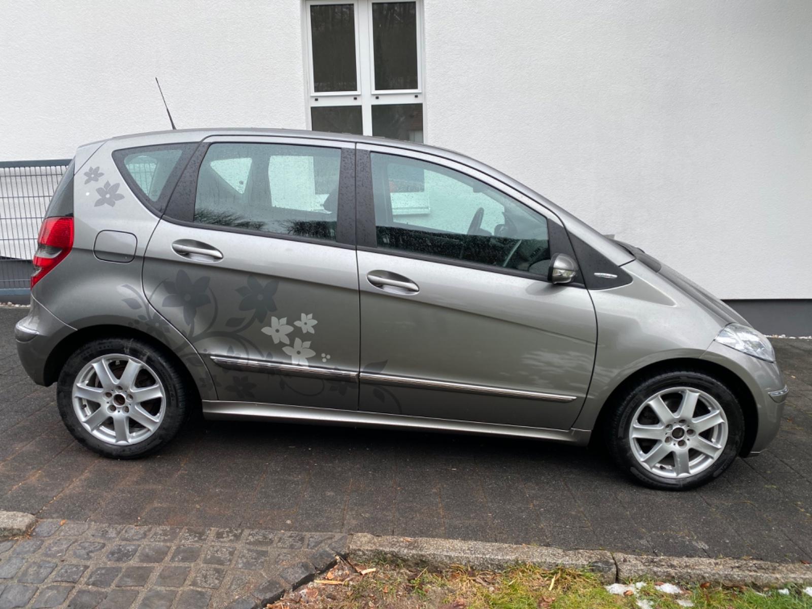 Mercedes-Benz A 160 ELEGANCE BlueEFFICIENCY Klima