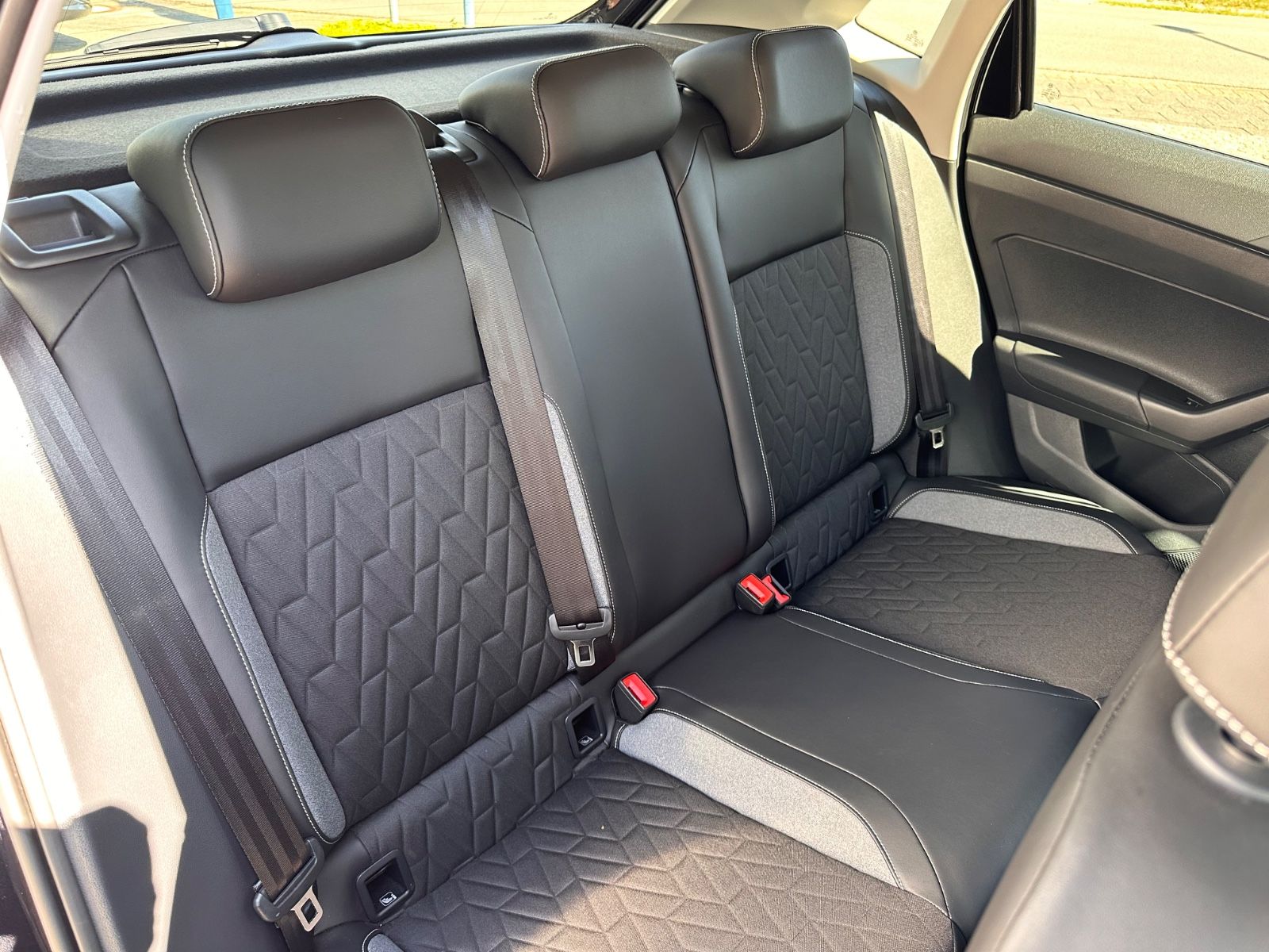 Fahrzeugabbildung Volkswagen Polo 1.0 TSI Goal DSG ACC/APP/GJR/LED/PDC