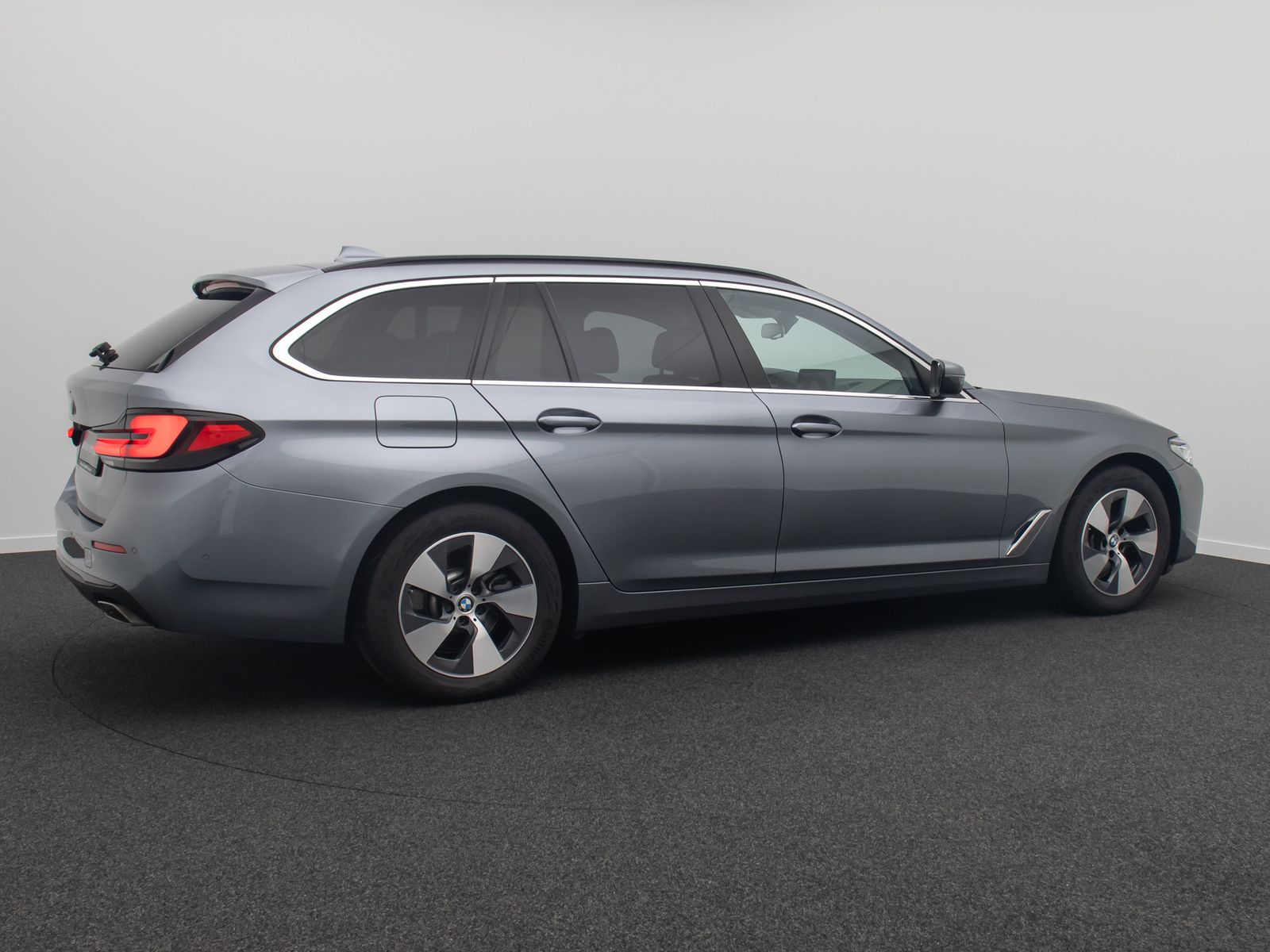 Fahrzeugabbildung BMW 520d DisplKey 4xKlima Laser HUD DAB Kamera AHK