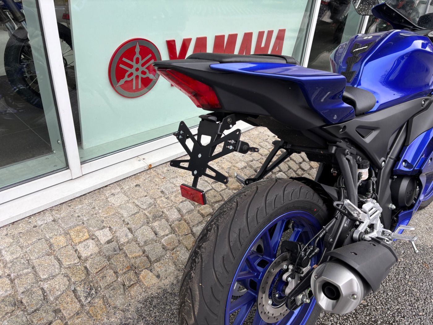 Fahrzeugabbildung Yamaha YZF- R125 mit Quickshifter und viel Zubehör