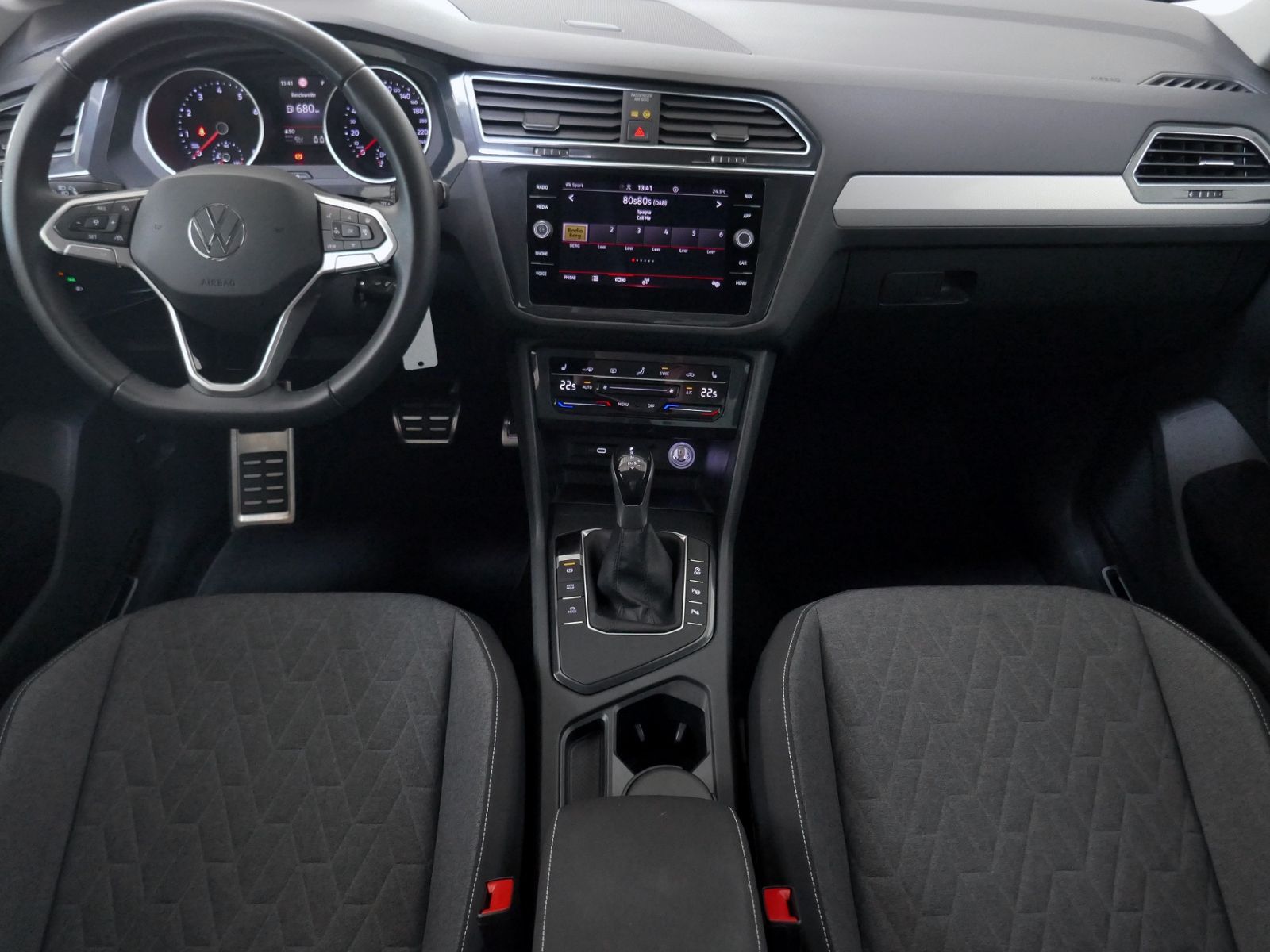 Fahrzeugabbildung Volkswagen Tiguan MOVE 1.5 TSI DSG | LED AHK RFK ACC