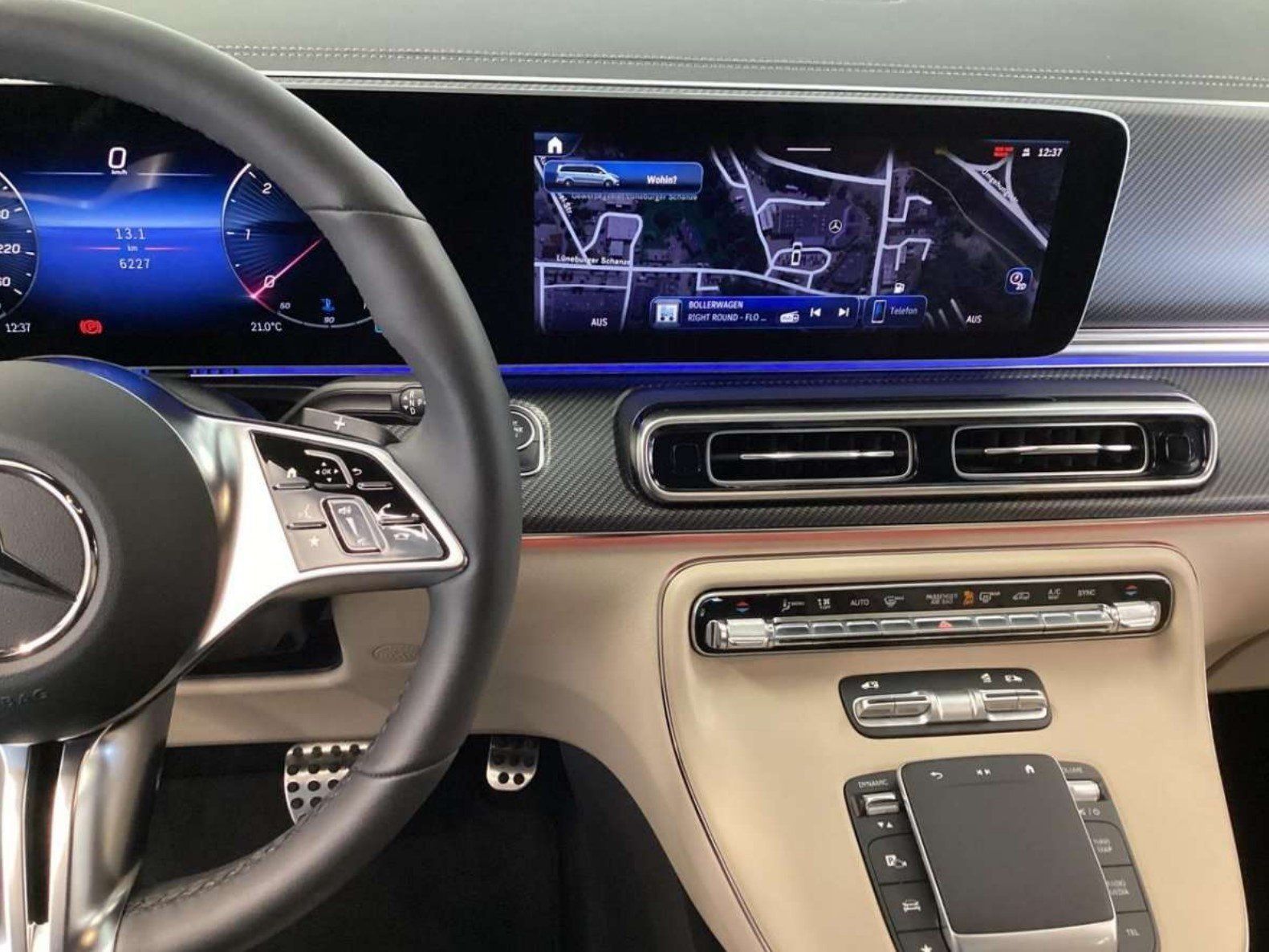 Fahrzeugabbildung Mercedes-Benz V 300 d 4M L AMG Avantga AIRMATIC Pano AHK Night