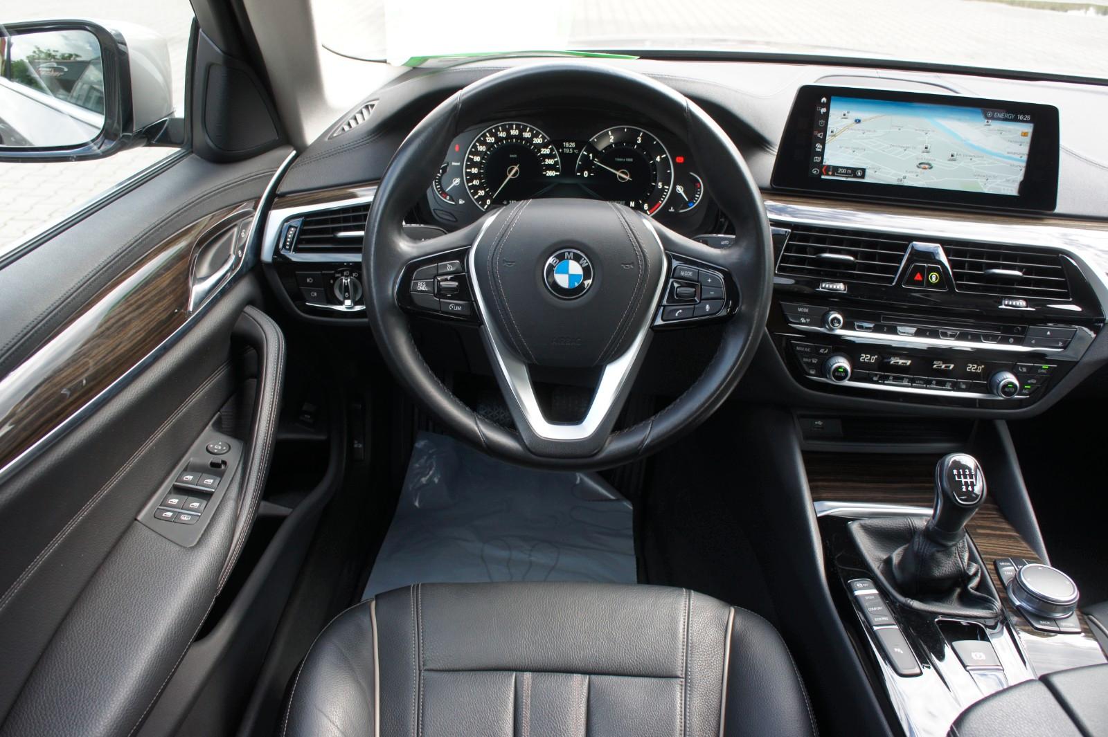BMW 520d Limousine Luxury-Line *LED*NAVI*KAMERA*AHK*