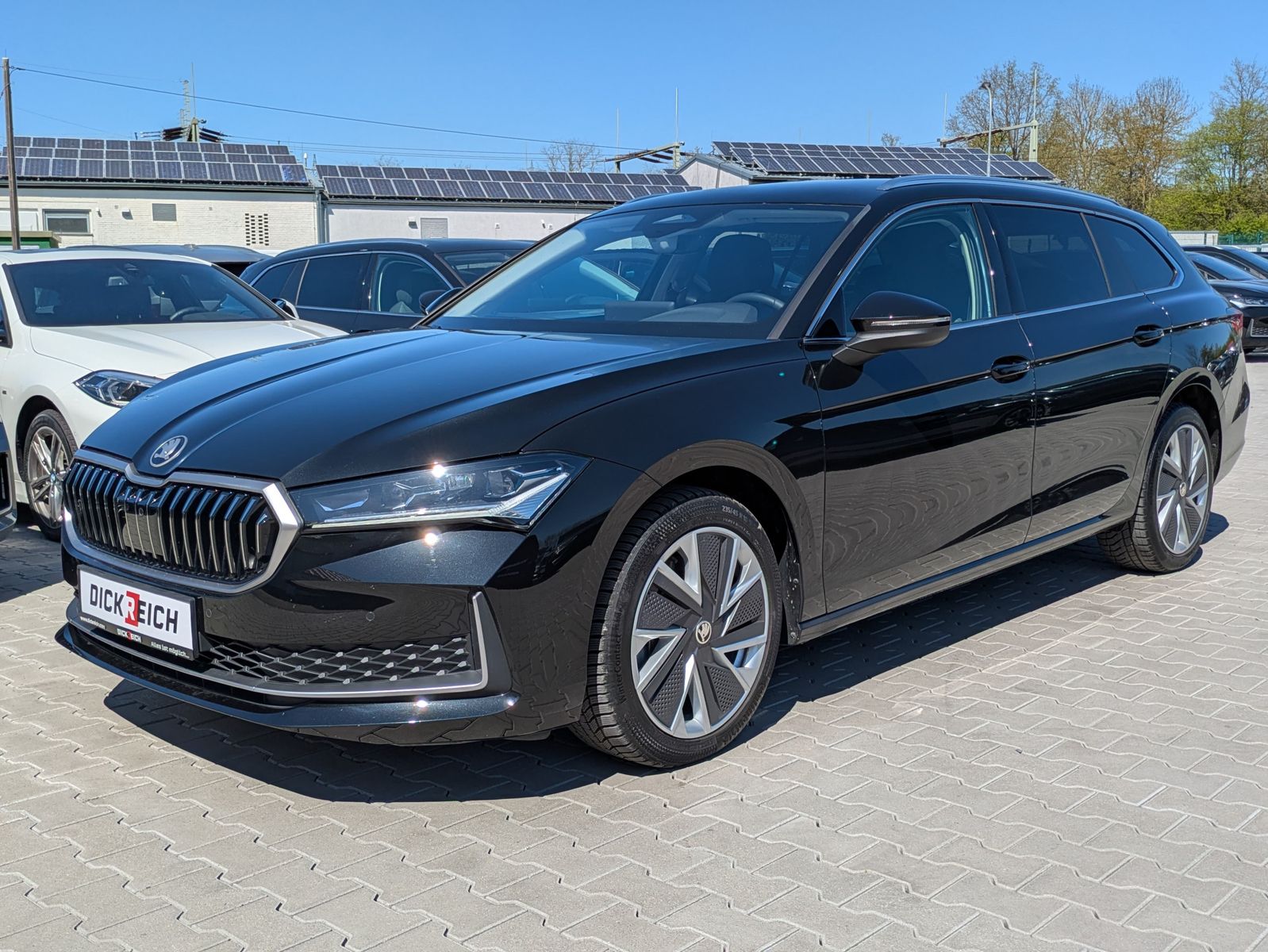 Fahrzeugabbildung SKODA Superb 2.0 TDI 4x4 Selection MATRIX*AHK*5J GAR.