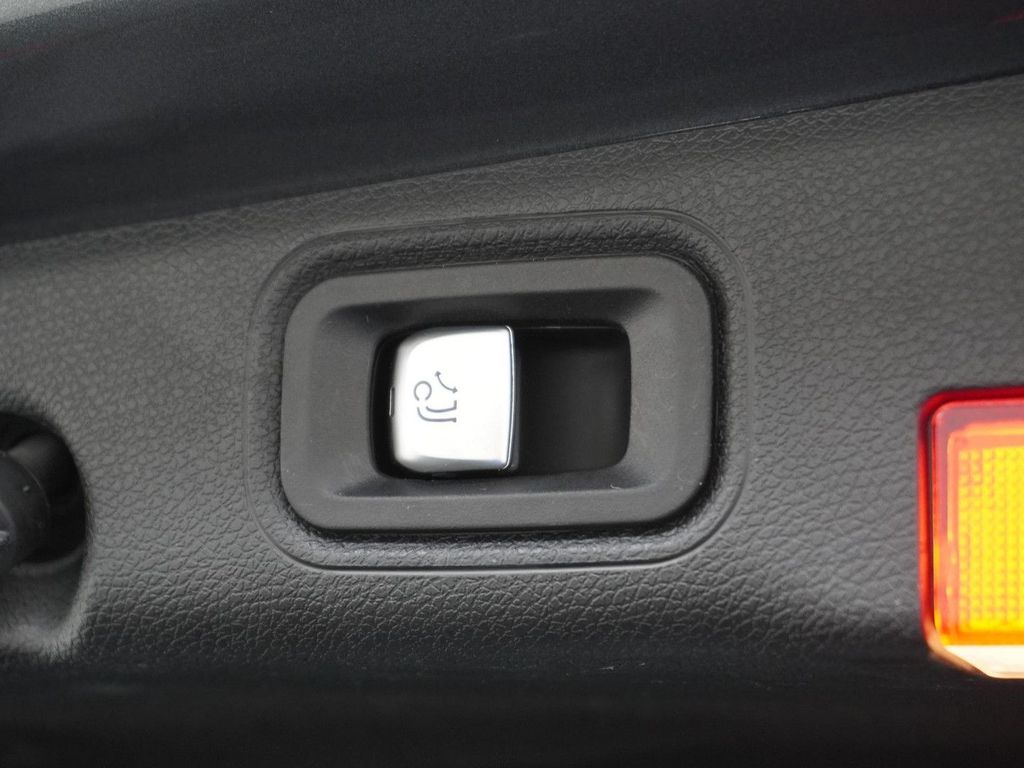 Mercedes-Benz E 350 e Avantgarde AHK Widescreen Sfeer verlicht