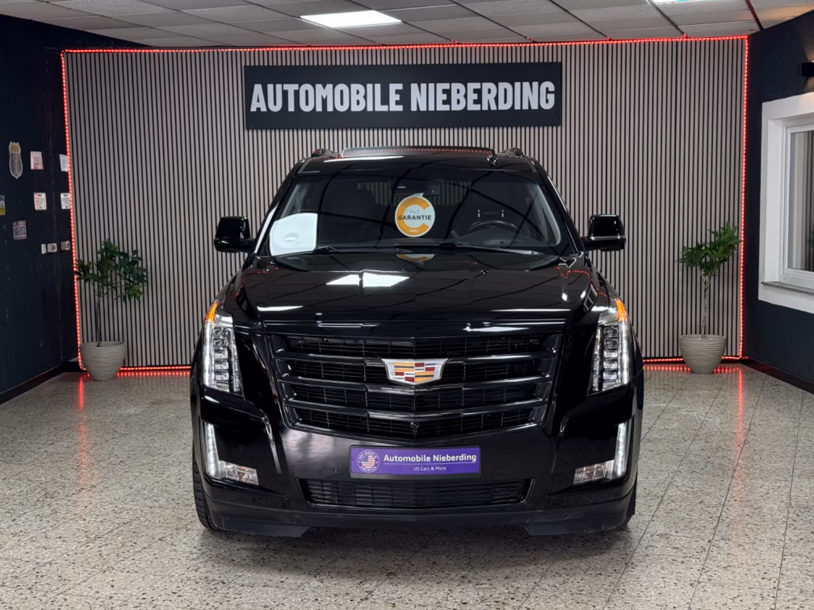 Cadillac Escalade 6.2 Platinum / HUD / 360° / 7Sitzer/LPG