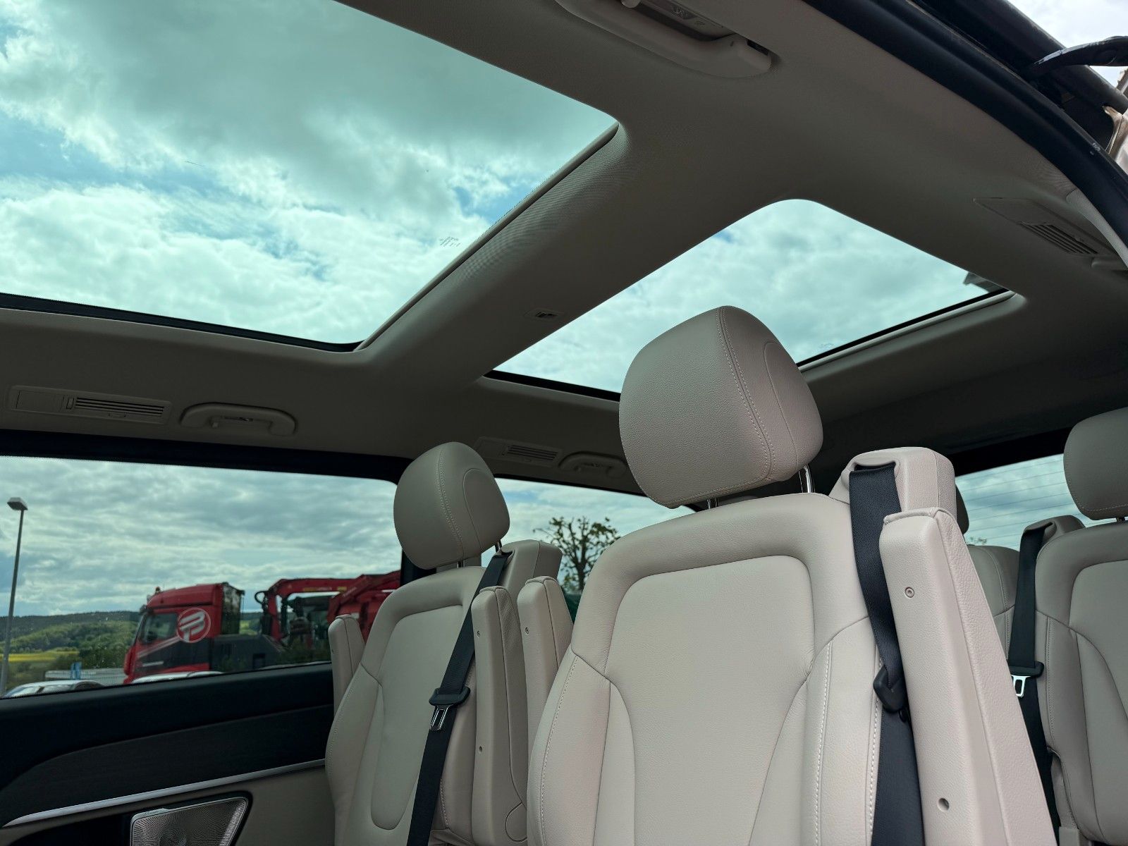 Fahrzeugabbildung Mercedes-Benz V 250 d AVA DISTRONIC AHK 2,5to Stdheiz Panorama