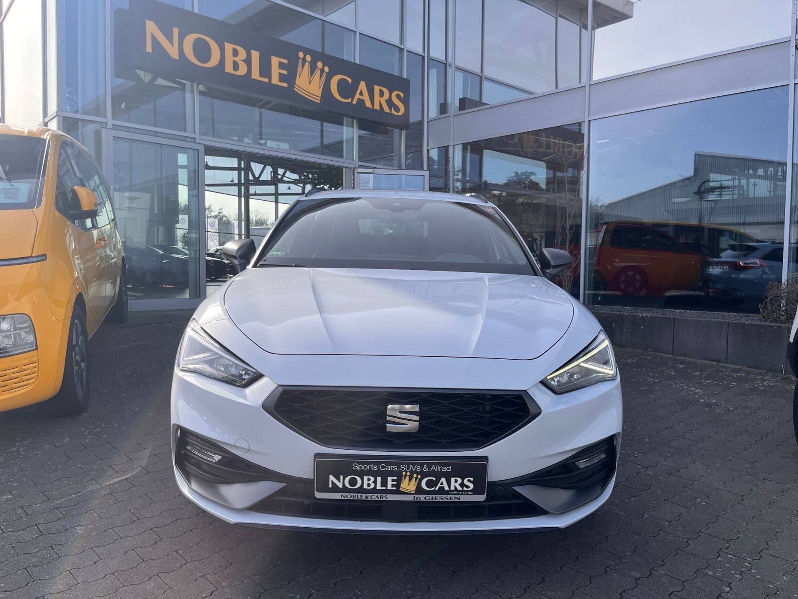 Fahrzeugabbildung SEAT Leon Sportstourer FR e-Hybrid LED NAVI ALU