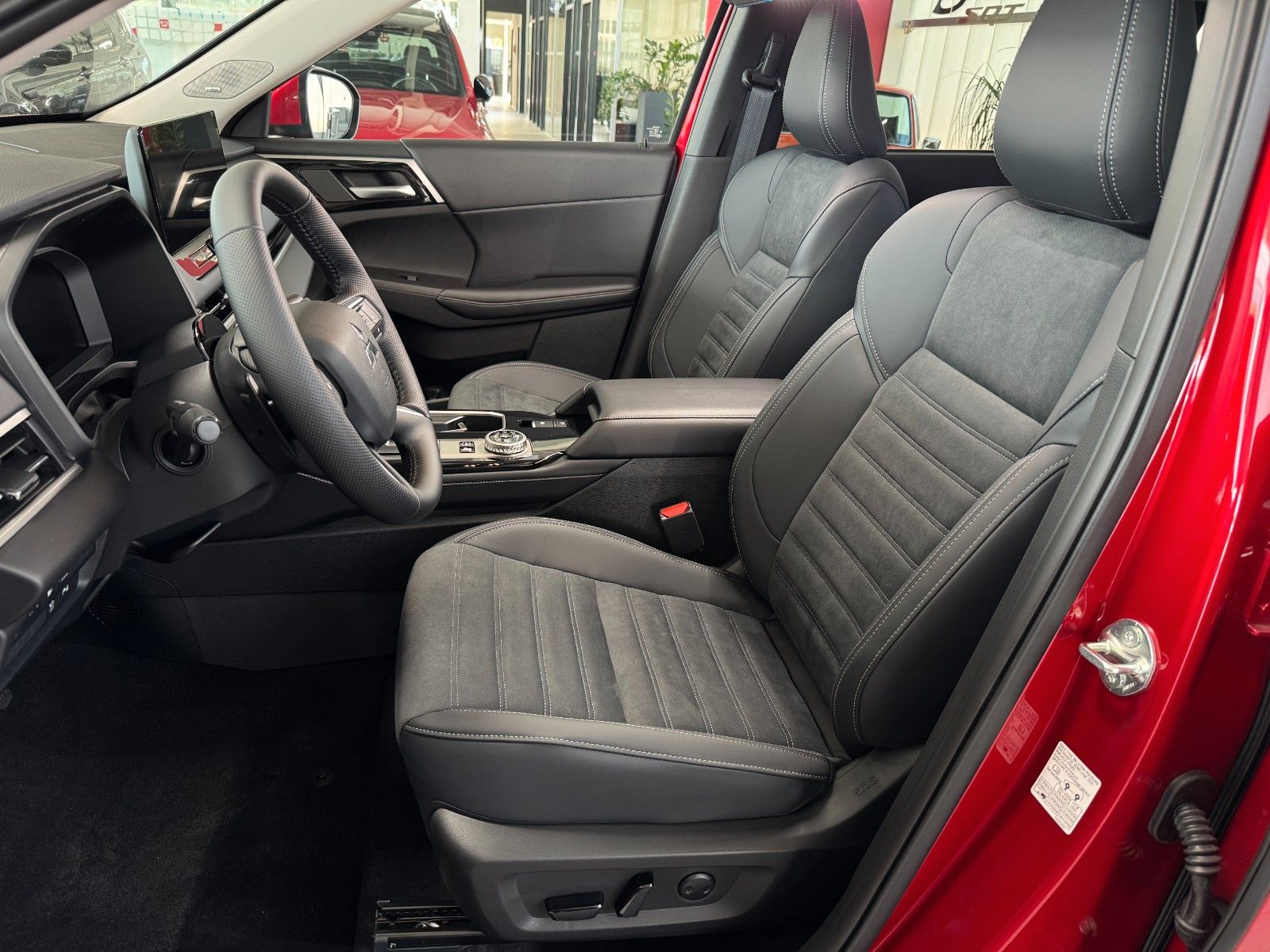 Fahrzeugabbildung Mitsubishi Outlander 2.4 PHEV 4WD Diamant PLUS