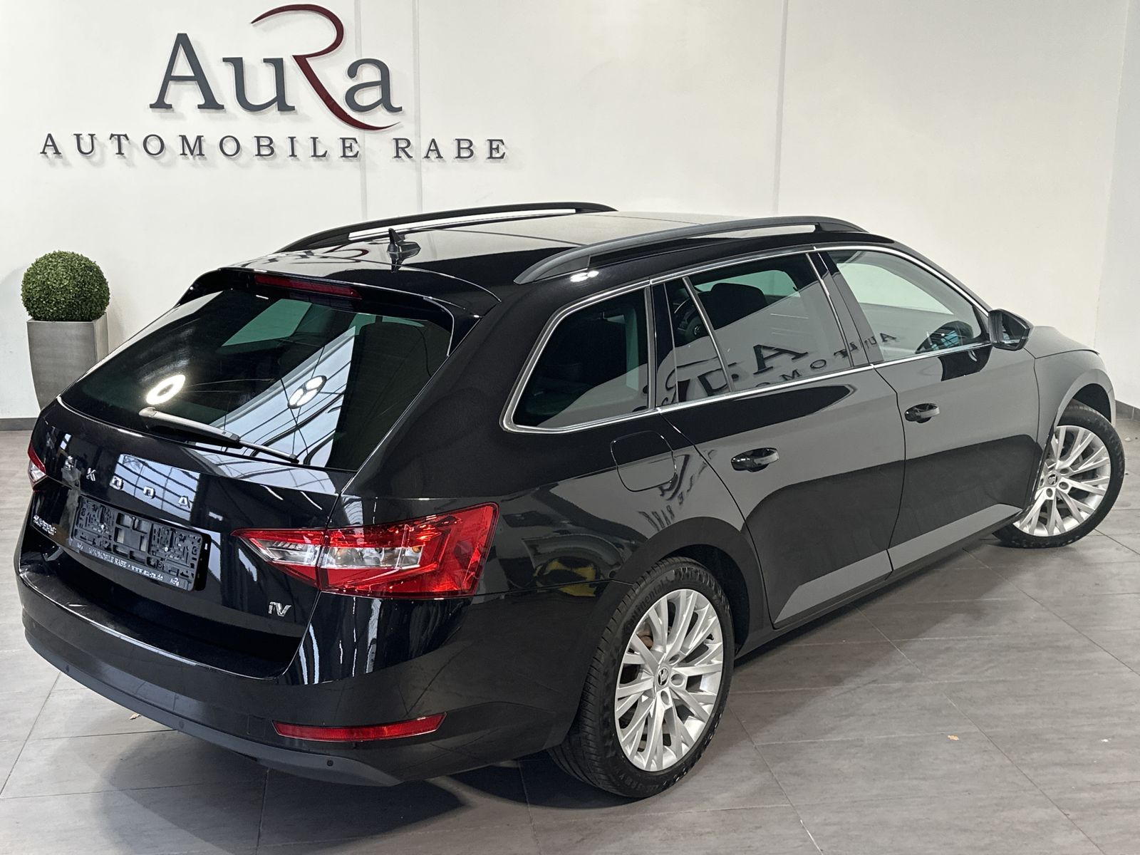 Fahrzeugabbildung SKODA Superb Combi iV 1.4 TSI NAV+LED+AHK+PANO+18ZO+PP