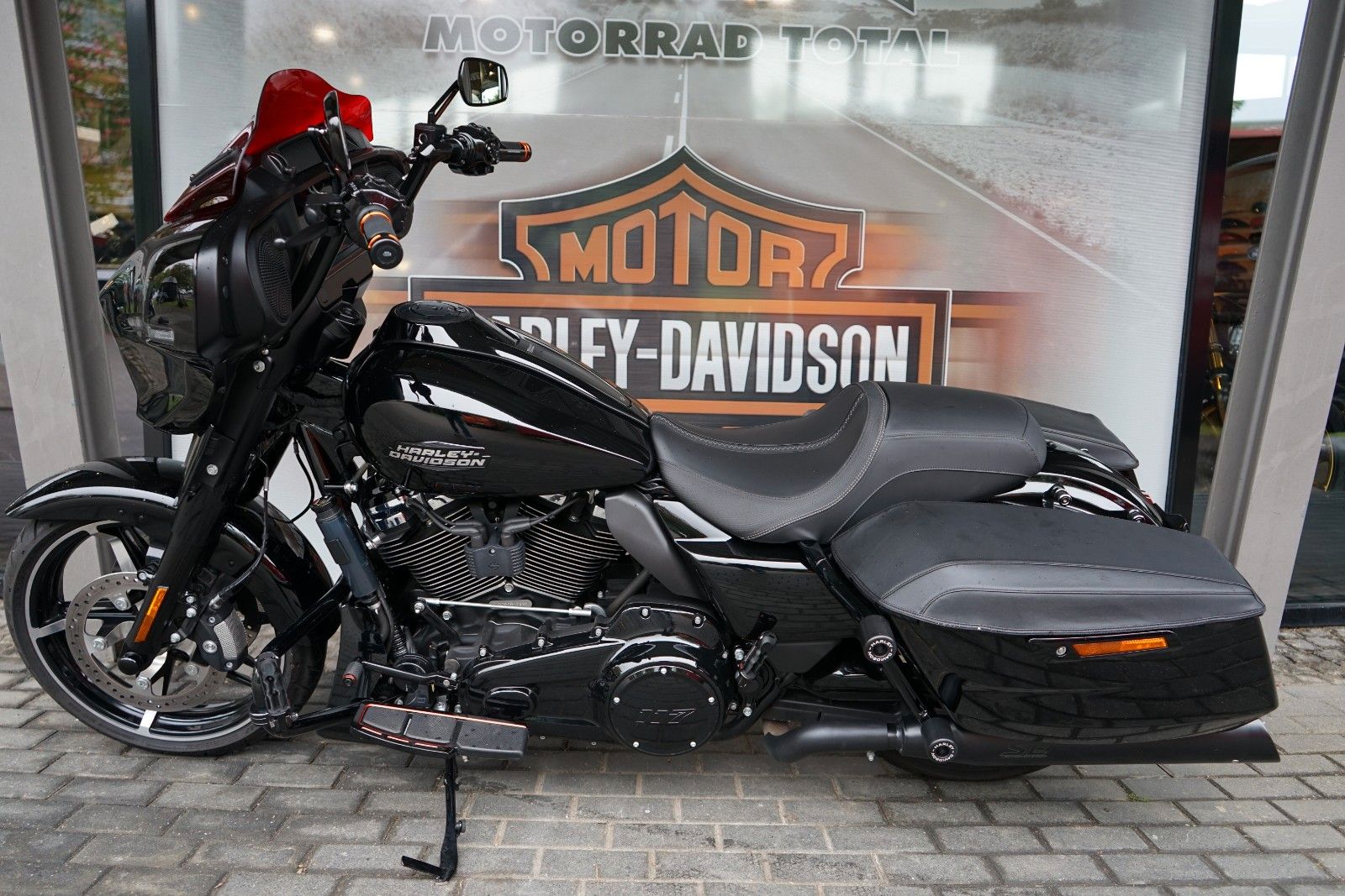 Fahrzeugabbildung Harley-Davidson Street Glide FLHX mit vielen Umbauten