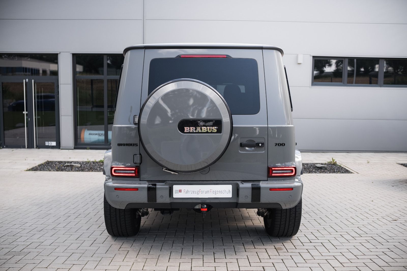 Fahrzeugabbildung Mercedes-Benz G 63 AMG -Brabus 700-Sonderfarbe-Burmester