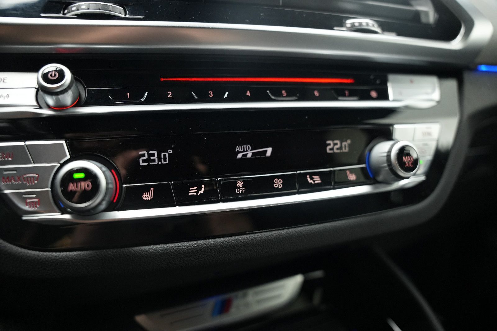 Fahrzeugabbildung BMW X4 M40 /HUD/LED/AHK/Leder/HUD/Ambiente/360°Cam/