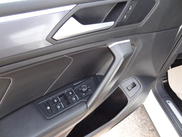 Fahrzeugabbildung Volkswagen Tiguan Allspace/2 x R-Line/Navi/AHK/DSG/Allrad/