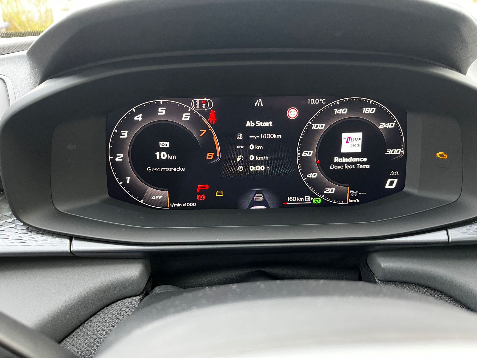Fahrzeugabbildung CUPRA Terramar 2.0 TSI 4Drive VZ AHK PANO 20" SENN HUP