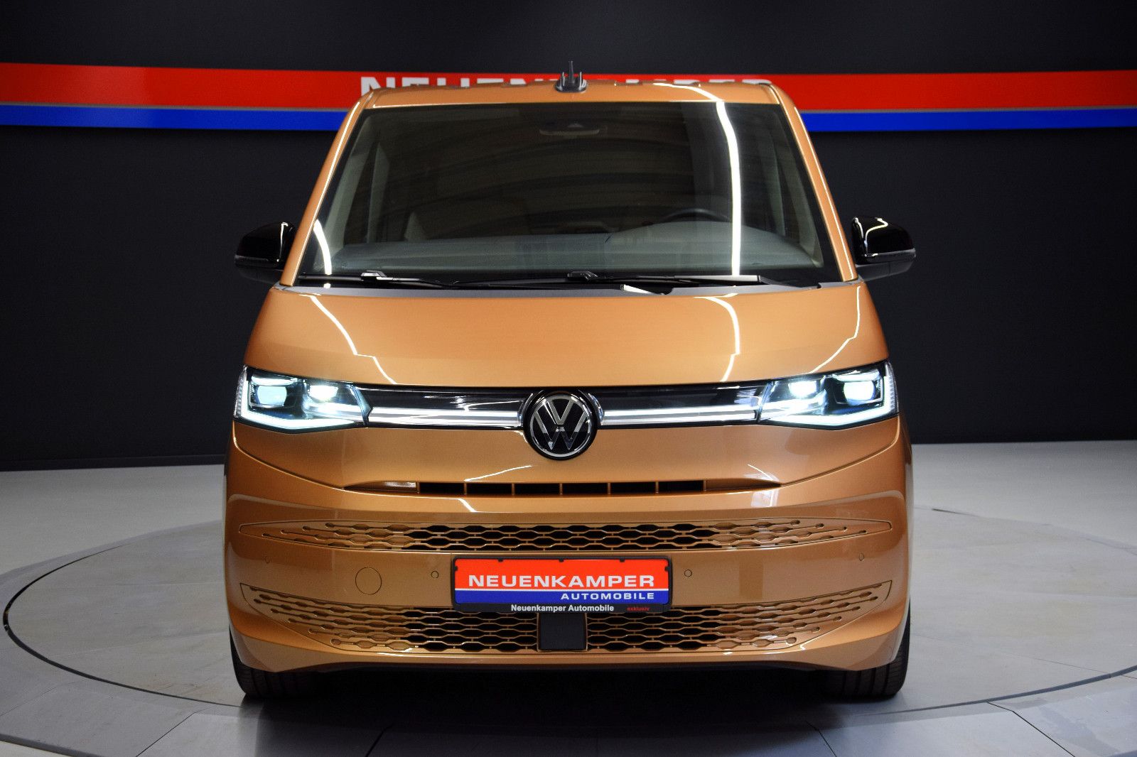 Fahrzeugabbildung Volkswagen T7 Multivan Style 7 Stz. ACC Matrix el.AHK Alcan