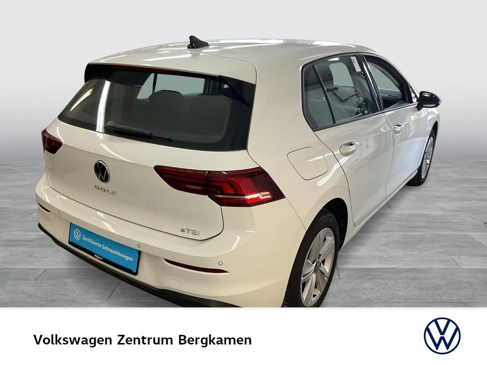 Volkswagen Golf VIII 1.5 eTSI LIFE CAM ACC CARPLAY SITZHEIZ foto 6